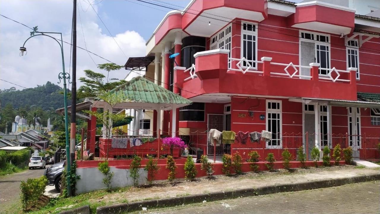 Villa Musti Green Apple Cipanas Sindanglaya Экстерьер фото