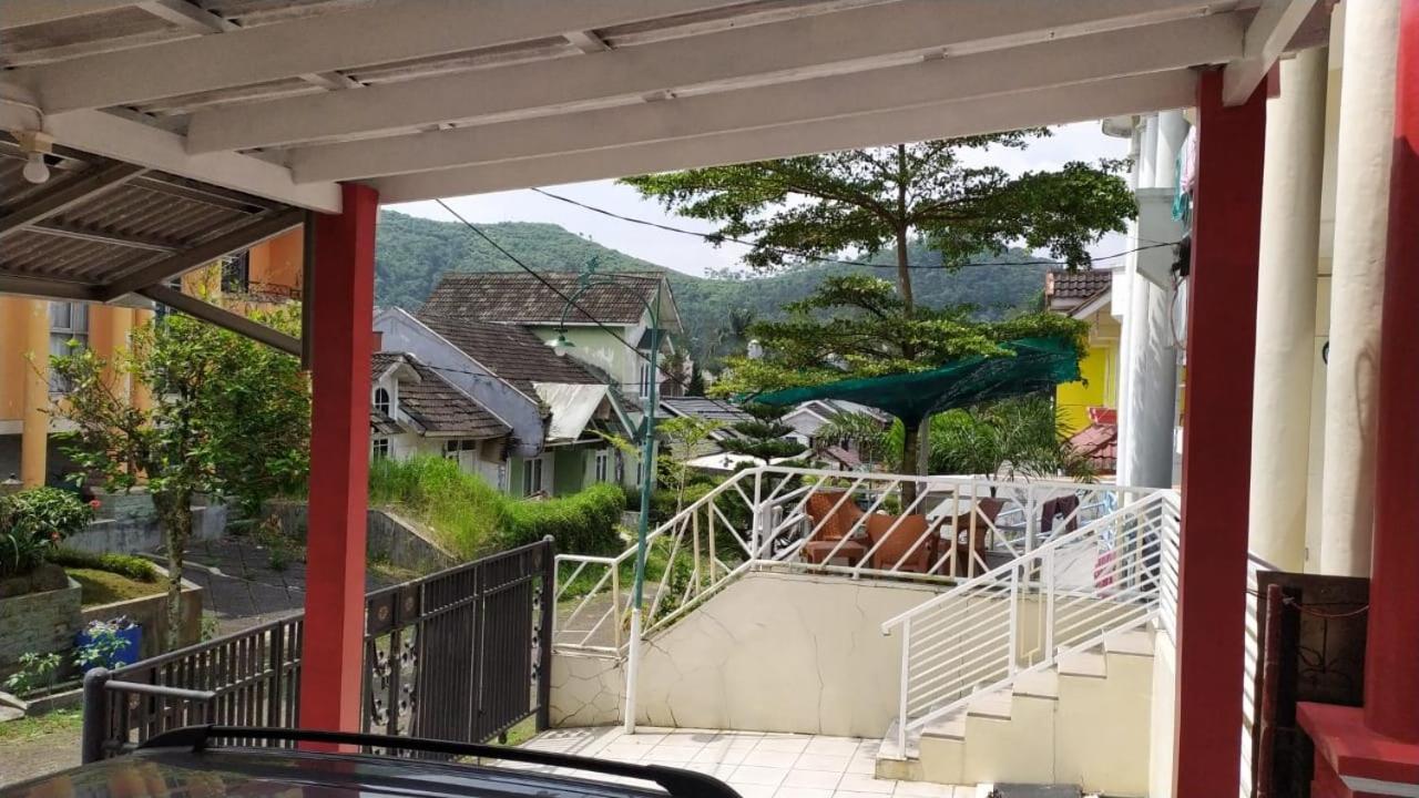 Villa Musti Green Apple Cipanas Sindanglaya Экстерьер фото